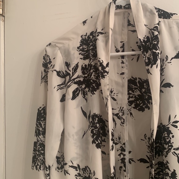 DONATED!!! Soft and silky floral blazer - Picture 2 of 4